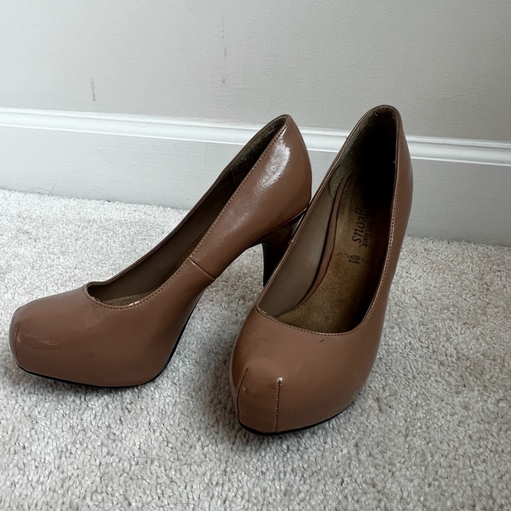 Stylish Brown Pumps